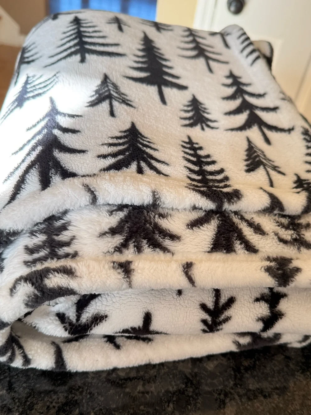 Holiday Winter Plush Throw Blanket 50” x 70” black pine tree pattern Cozy